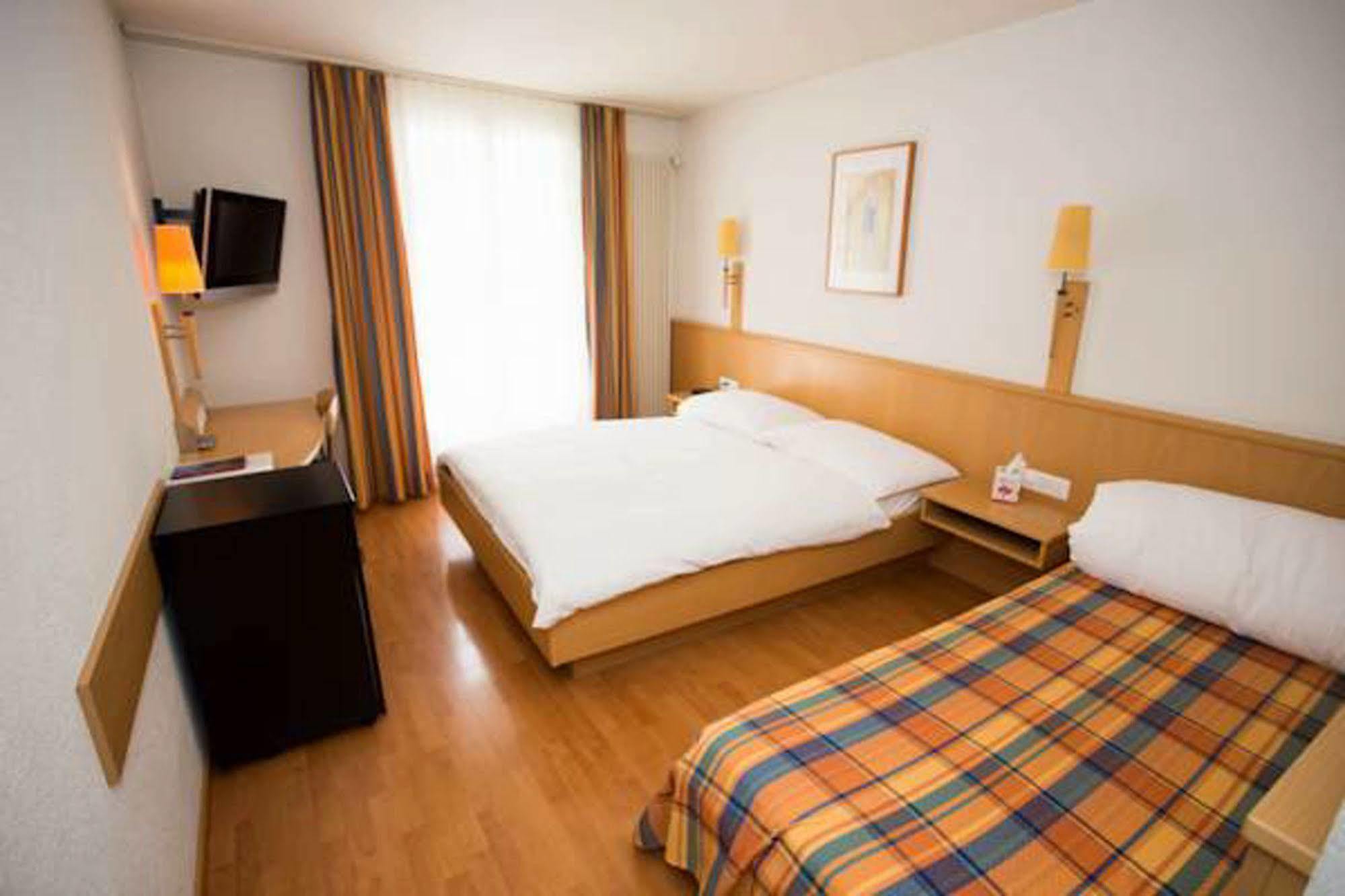 Hotel Les Negociants Vevey Esterno foto